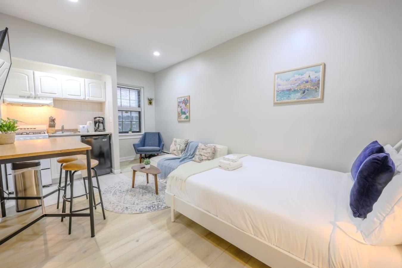 Old Charm Near Back Bay Apartment